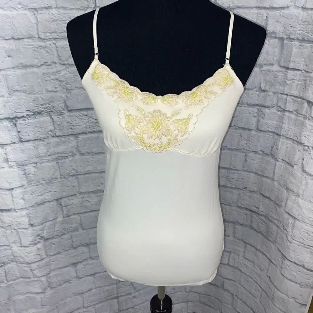 American Eagle outfitters women L floral embroidered cami w/adjustable straps